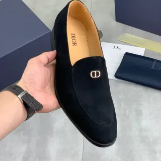Mocassin Dior daim noir doré avec logo CD métallique