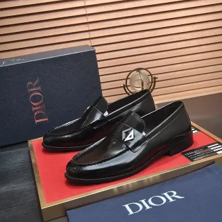 Dior Mocassin Noir Marine Cuir Patenté Brillant Plaque Logo Métallique