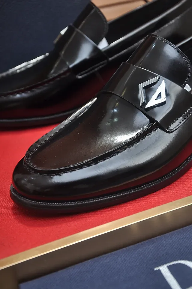 Dior Black Navy Glossy Patent Leather Metal Logo Plaque Loafer 2