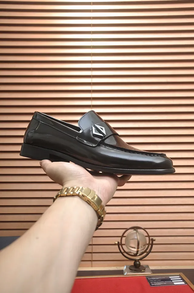 Dior Black Navy Glossy Patent Leather Metal Logo Plaque Loafer 4