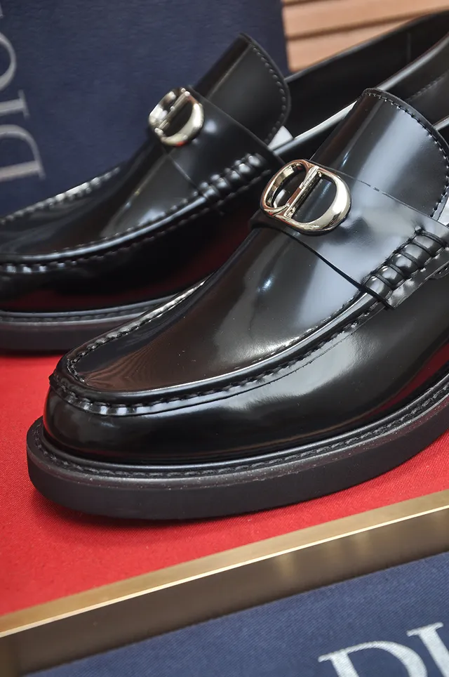 Dior Preto Prata Brilhante Couro Patent Metal CD Fivela Mocassim 2