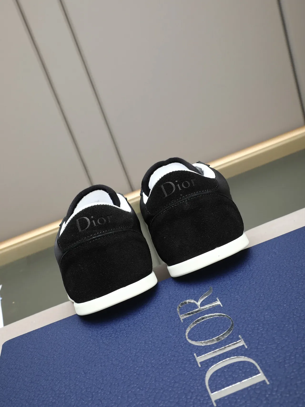 Dior 黑白低帮麂皮尼龙鞋面生活方式运动鞋 3