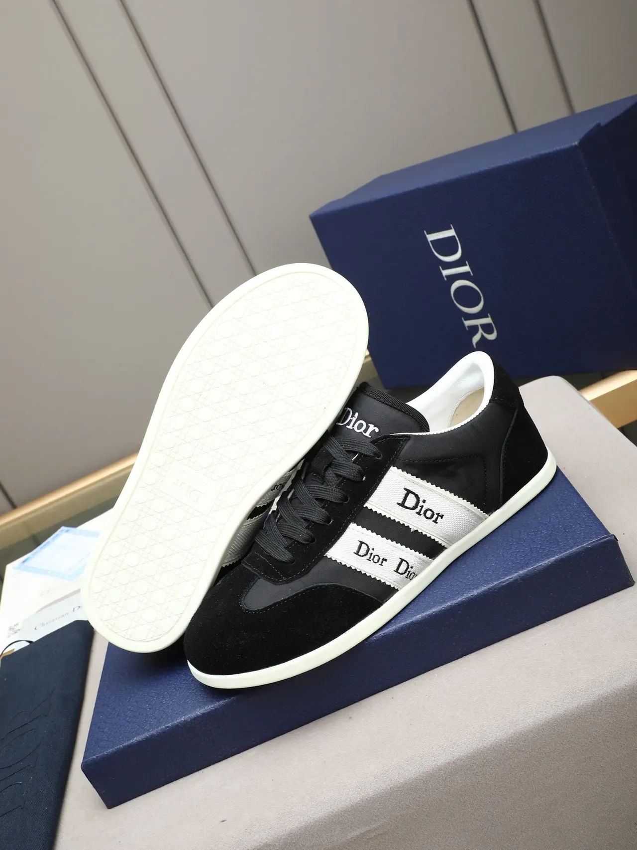 Dior 黑白低帮麂皮尼龙鞋面生活方式运动鞋 4