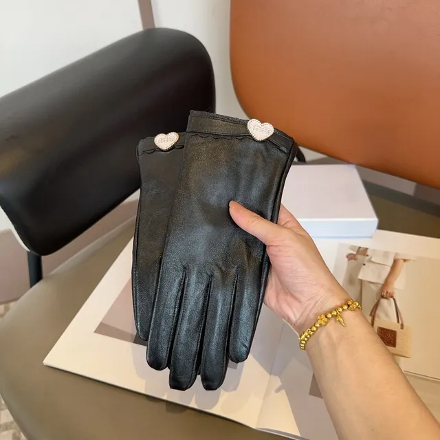 Dior Black White Smooth Heart-Shaped Pearl Embellishment Leather Gloves 2