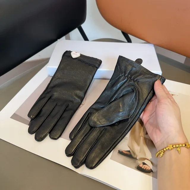 Dior Black White Smooth Heart-Shaped Pearl Embellishment Leather Gloves 4