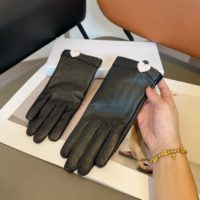 Dior Black White Smooth Heart-Shaped Pearl Embellishment Leather Gloves 5