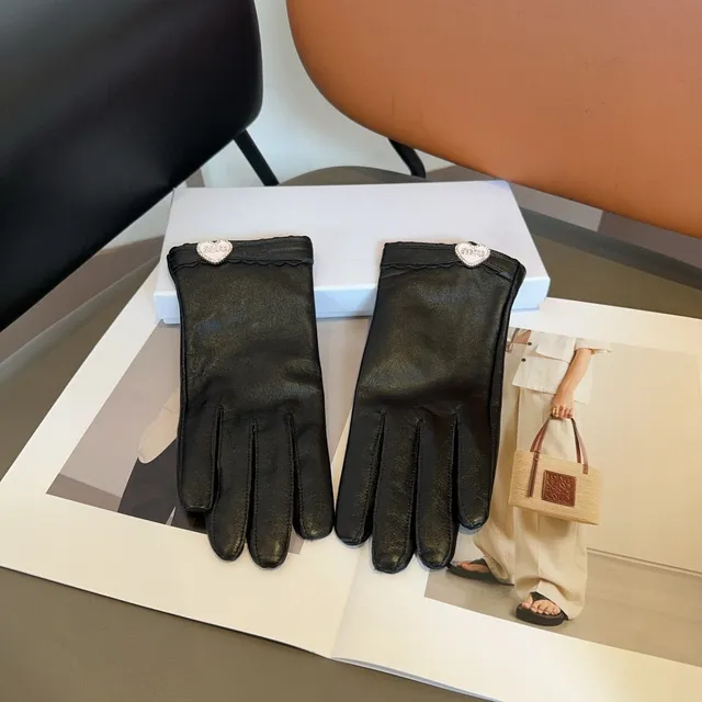 Dior Black White Smooth Heart-Shaped Pearl Embellishment Leather Gloves 6