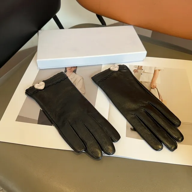 Dior Black White Smooth Heart-Shaped Pearl Embellishment Leather Gloves 8