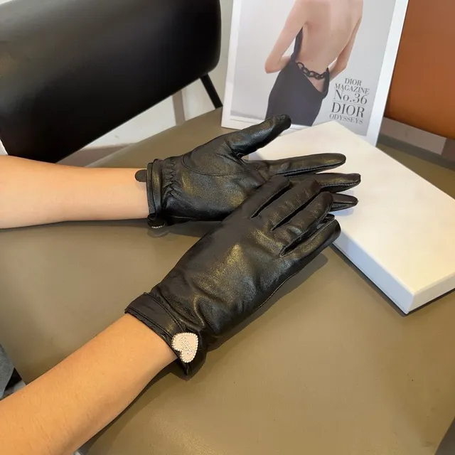Dior Black White Smooth Heart-Shaped Pearl Embellishment Leather Gloves 9