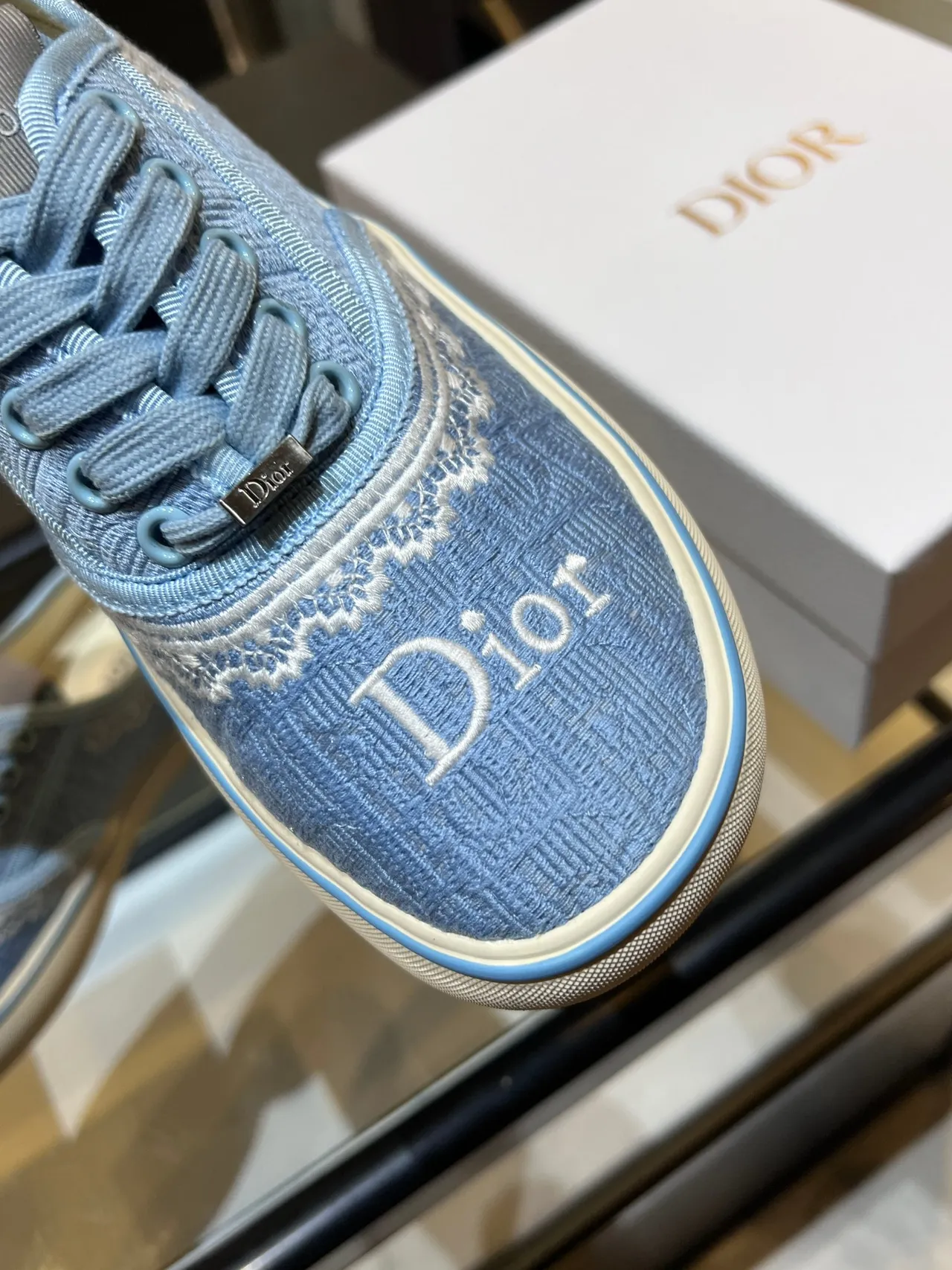 Dior Chaussures Lifestyle Bleu Blanc Clair en Tissu Jacquard Textile Haut Broderie Dentelle 5