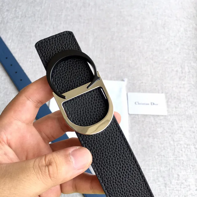 Dior Bobby Ceinture en Cuir de Veau Noir à Double Face Texturée 18