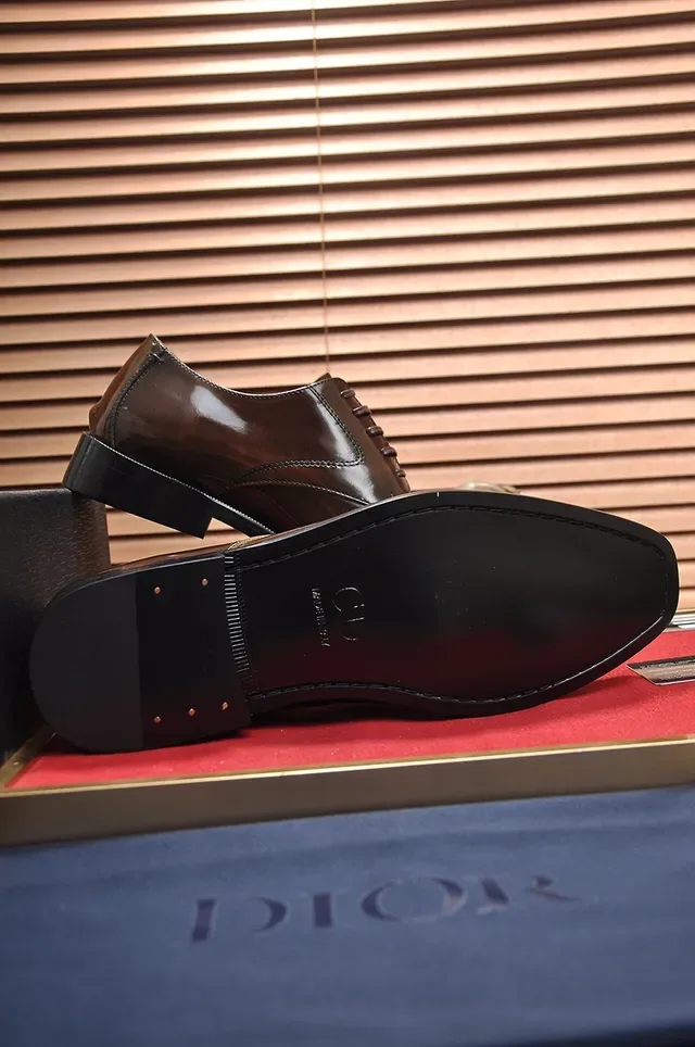 Dior أحذية أكسفورد جلد مصقول بلون بني أسود مع رأس كاب تو 3