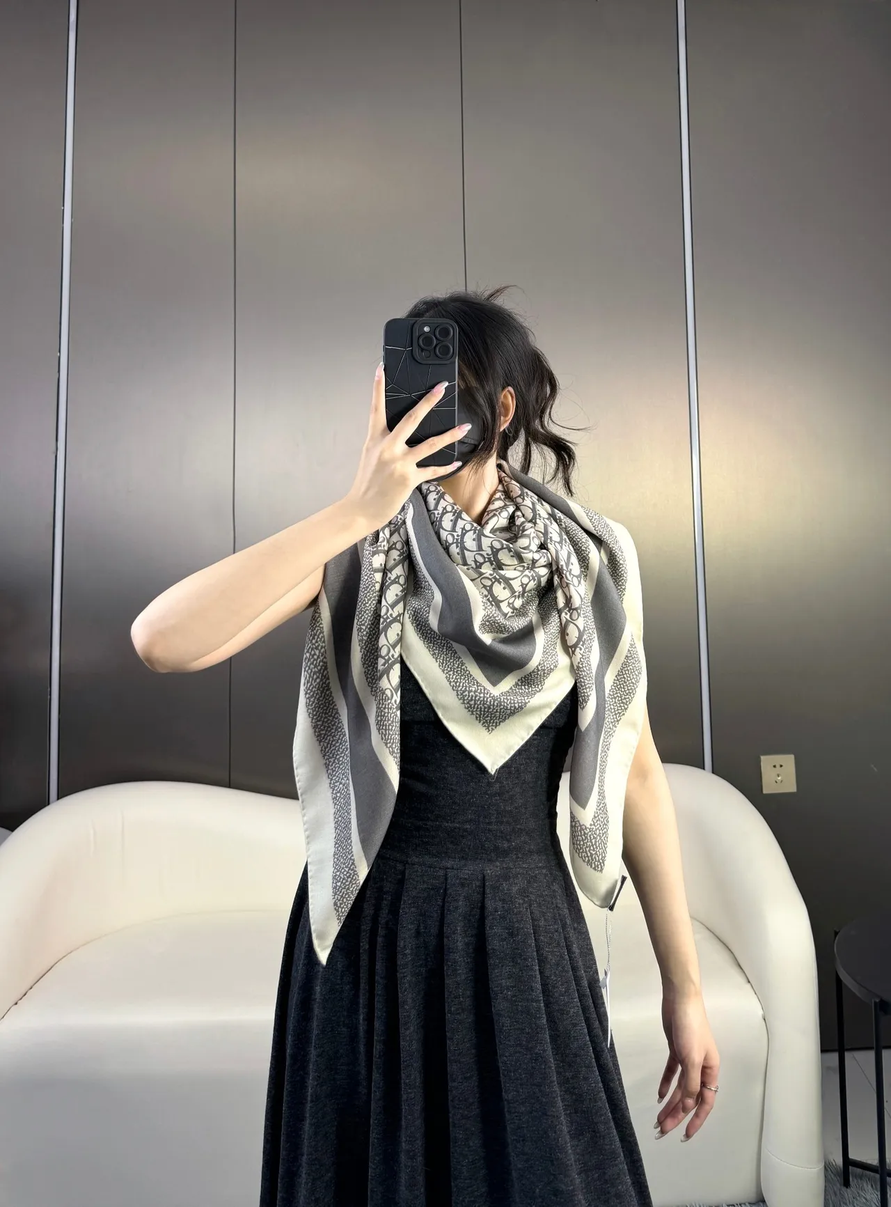 Dior Bufanda Geométrica Rayada Crema y Carbón Cachemira 4