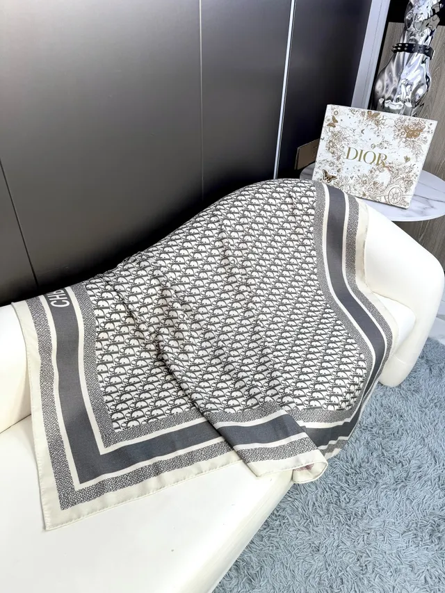 Dior Bufanda Geométrica Rayada Crema y Carbón Cachemira 8