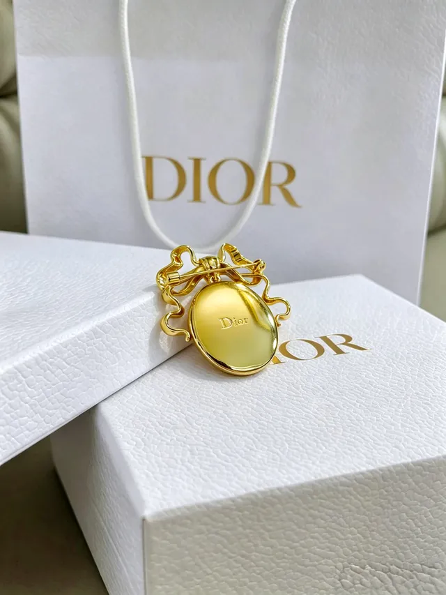Dior सोने जैसी धनुष आकृति माँ-मोटी ब्रोच 2