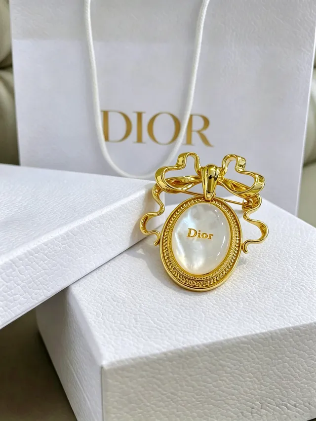 Dior सोने जैसी धनुष आकृति माँ-मोटी ब्रोच 3