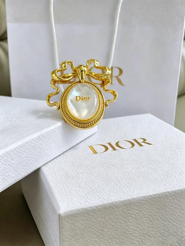 Dior सोने जैसी धनुष आकृति माँ-मोटी ब्रोच 6