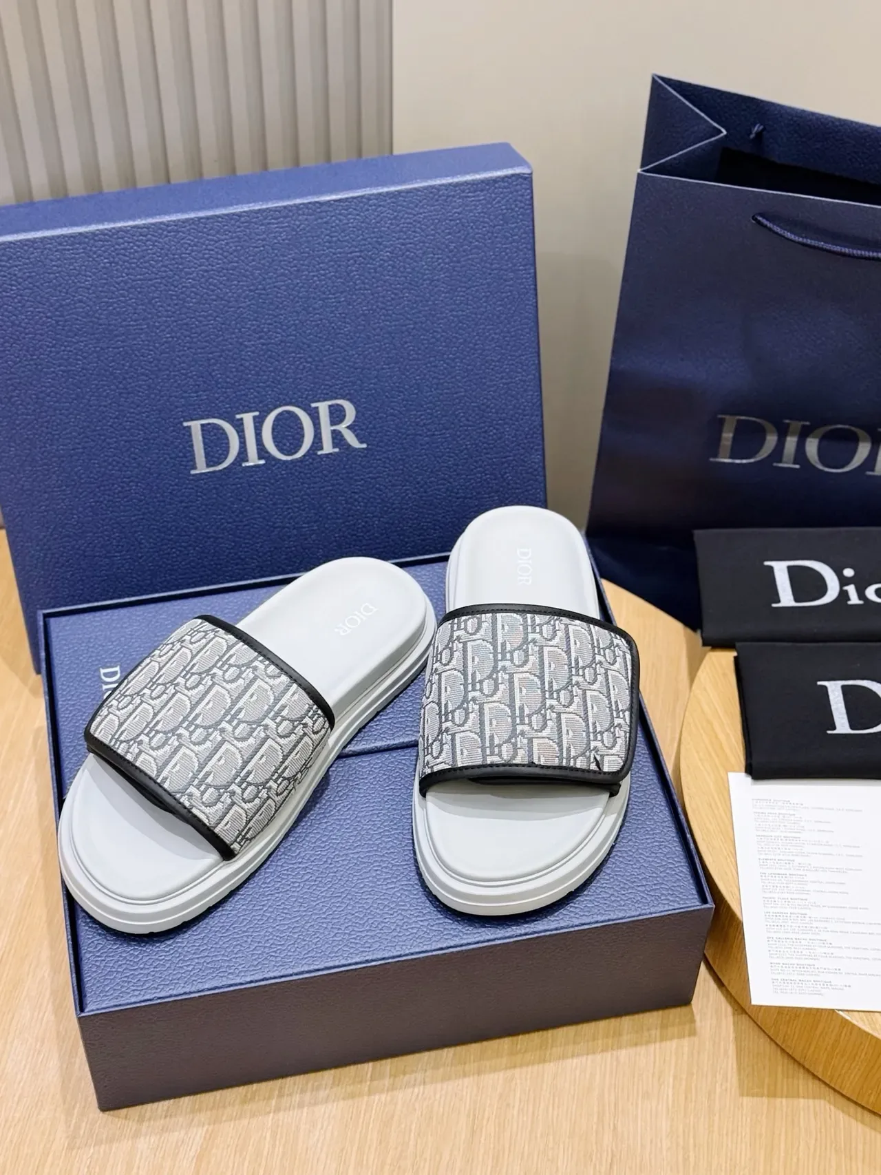 Dior Gris Noir Chaussons Monogrammés à Bride 3