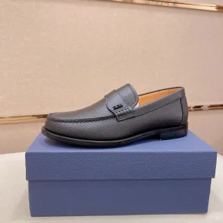 Dior Loafer gris beige cuir granulaire Penny Strap Loafer