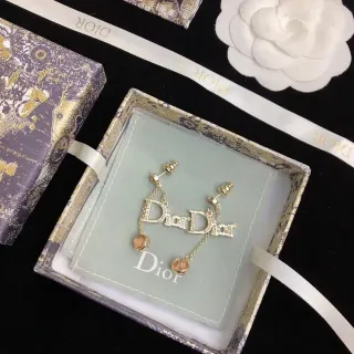Boucles d'oreilles pendantes avec logo Dior en pierre dorée