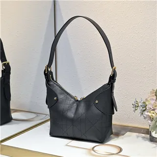 Dior Sac Hobo Navy Beige Monogramme Canvas Fermeture à Cordon 14