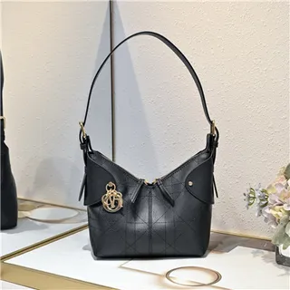 Dior Sac Hobo Navy Beige Monogramme Canvas Fermeture à Cordon 19