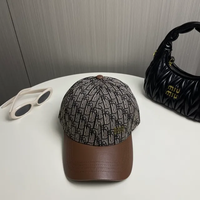 Dior Oblique Monogram 棕色皮革帽檐棒球帽 3