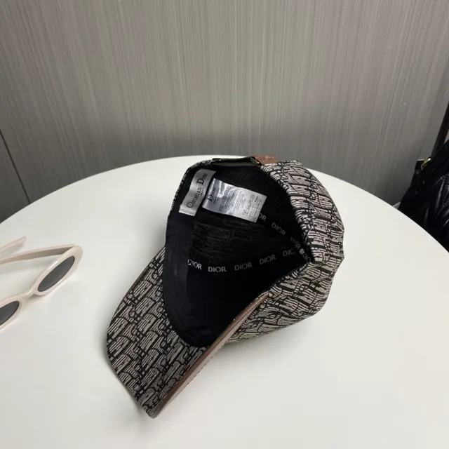 Dior Oblique Monogram 棕色皮革帽檐棒球帽 5