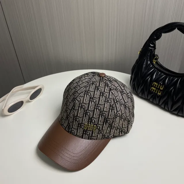 Dior Oblique Monogram 棕色皮革帽檐棒球帽 7