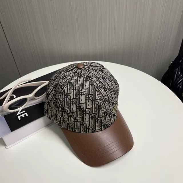 Dior Oblique Monogram 棕色皮革帽檐棒球帽 8
