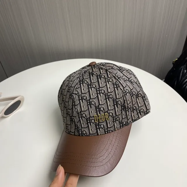 Dior Oblique Monogram 棕色皮革帽檐棒球帽 9