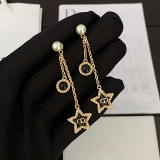 Boucles d'oreilles Dior perles et émail noir chaîne étoile pendantes