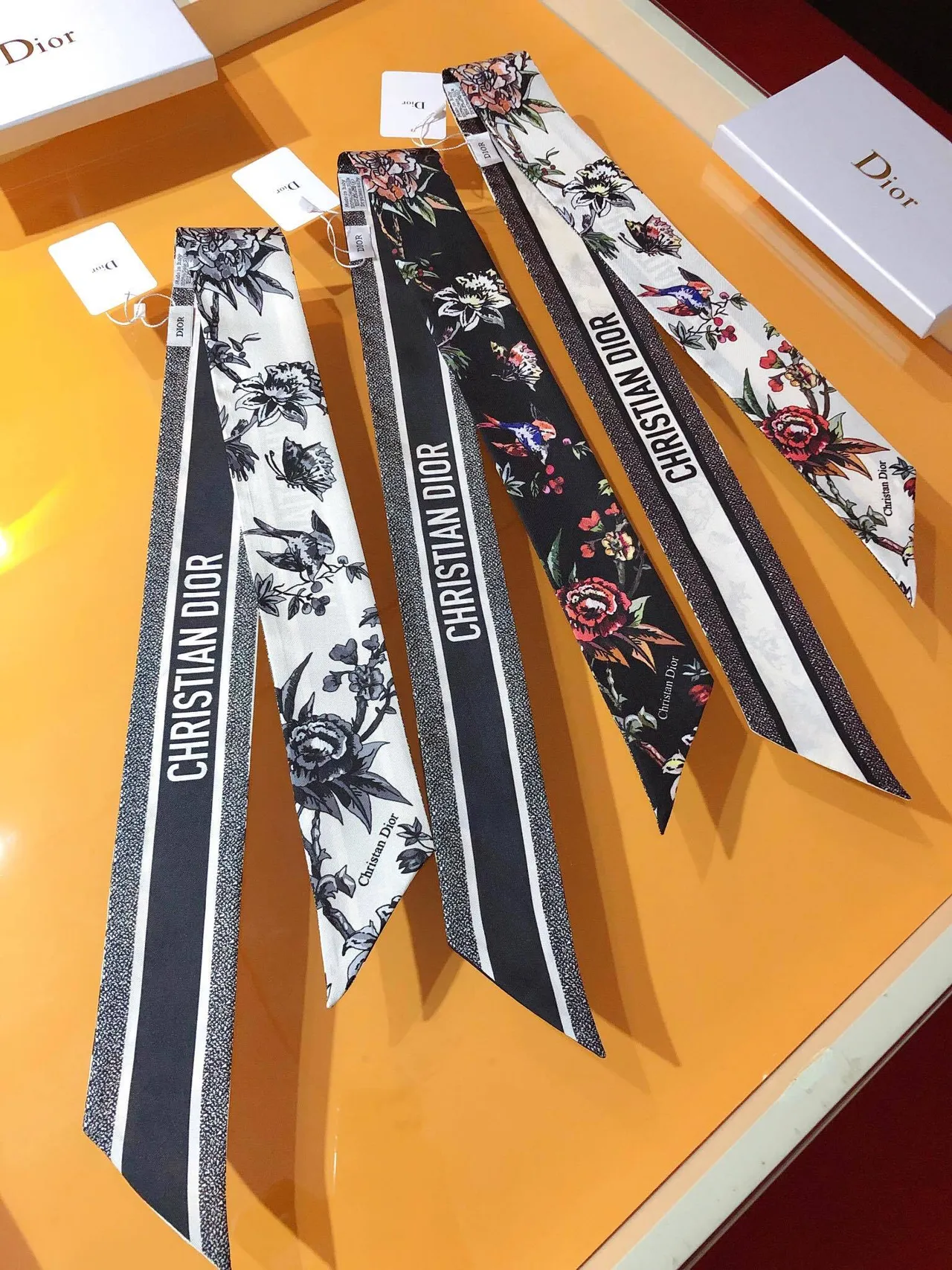 迪奥白色黑色窄型锥形轮廓植物印花丝绸围巾 8