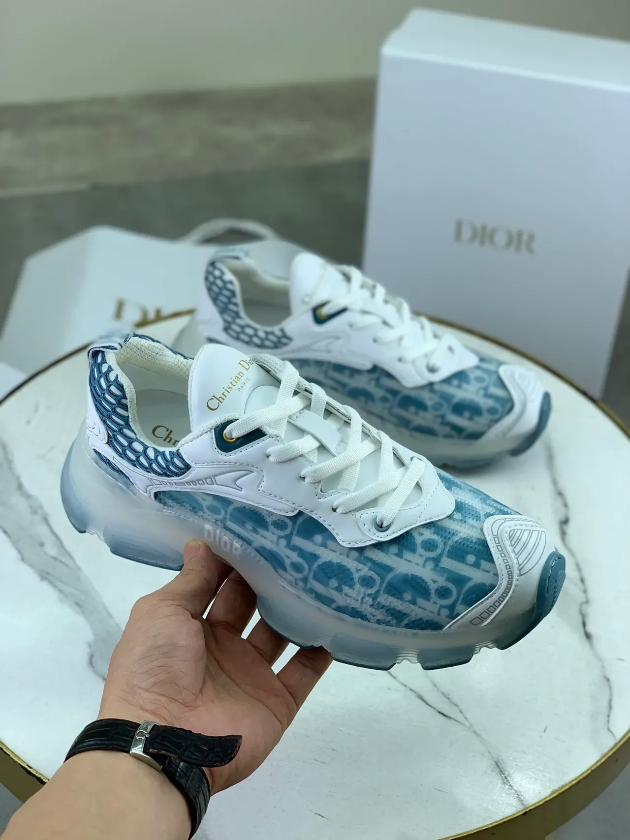 Dior Sneakers Chunky Semelle Bleue Midsole Transparente Blanche 4