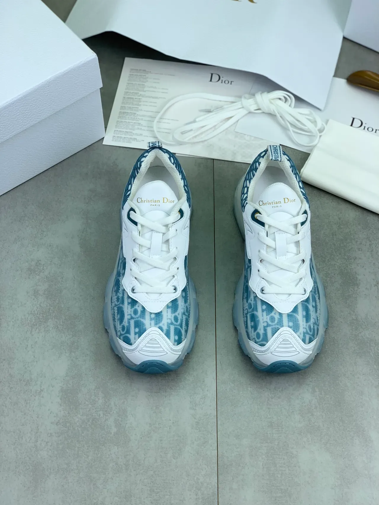 Dior Sneakers Chunky Semelle Bleue Midsole Transparente Blanche 5