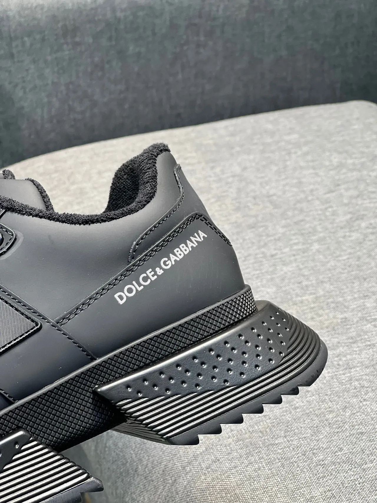 Dolce & Gabbana Sneakers Chunky Noir Vert Cuir Mat Tige Fermeture Double Bride 8