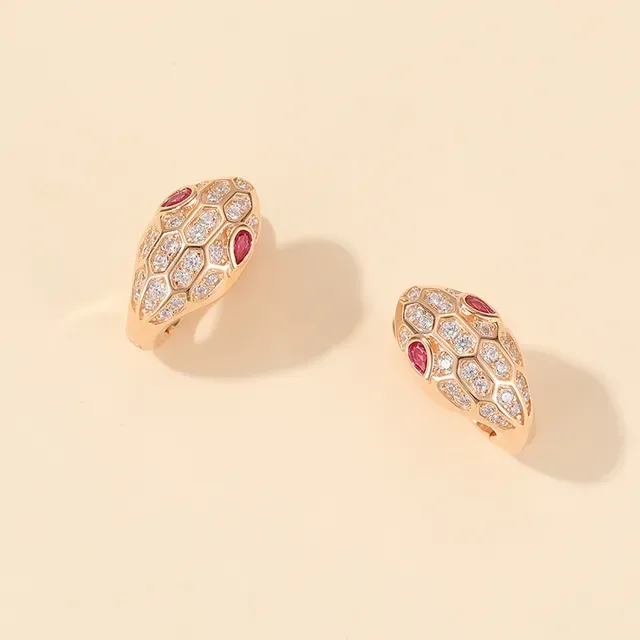 فستان رسمي Dolce & Gabbana من الدانتيل الأسود بحزام ذهبي 4