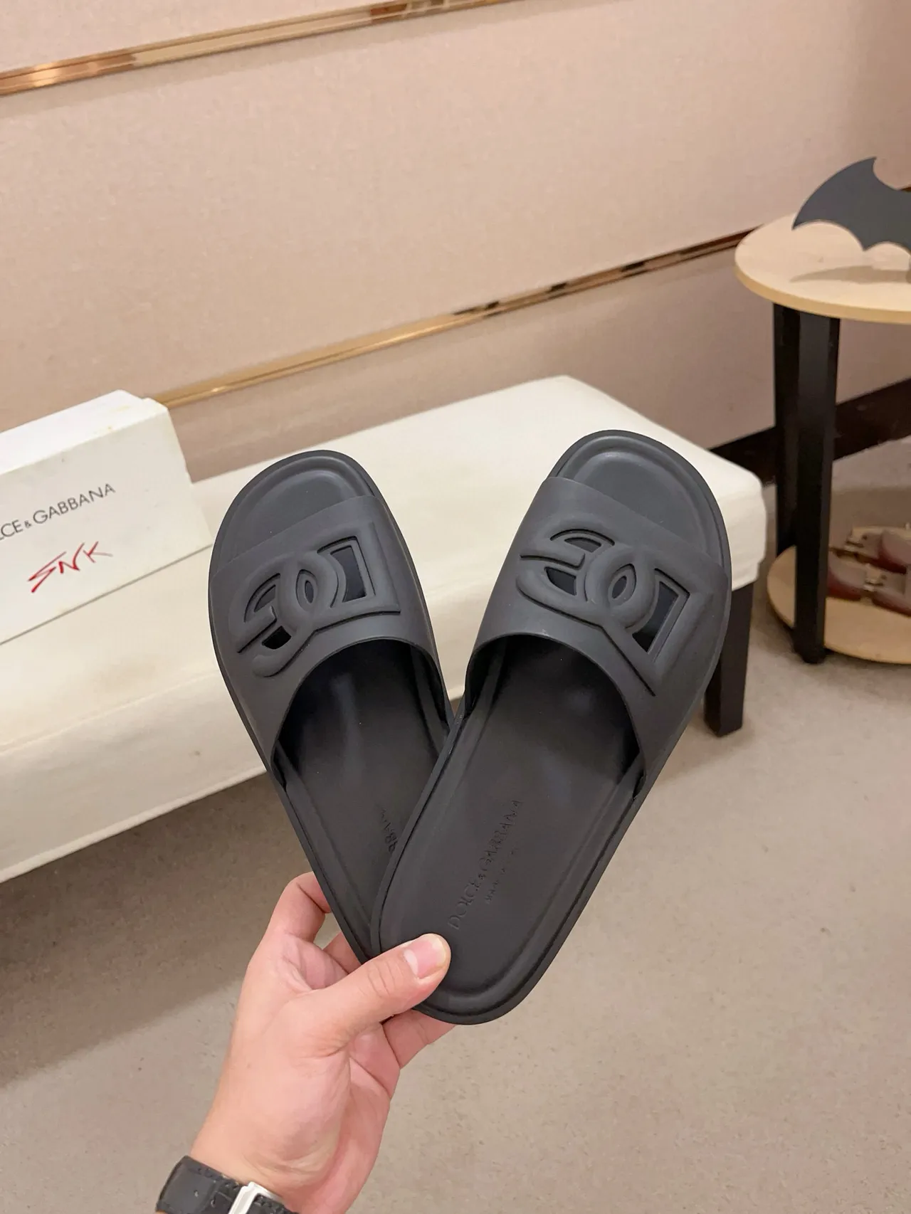 Dolce & Gabbana DG Slide Monochromatic Logo-Cutout Slippers 9