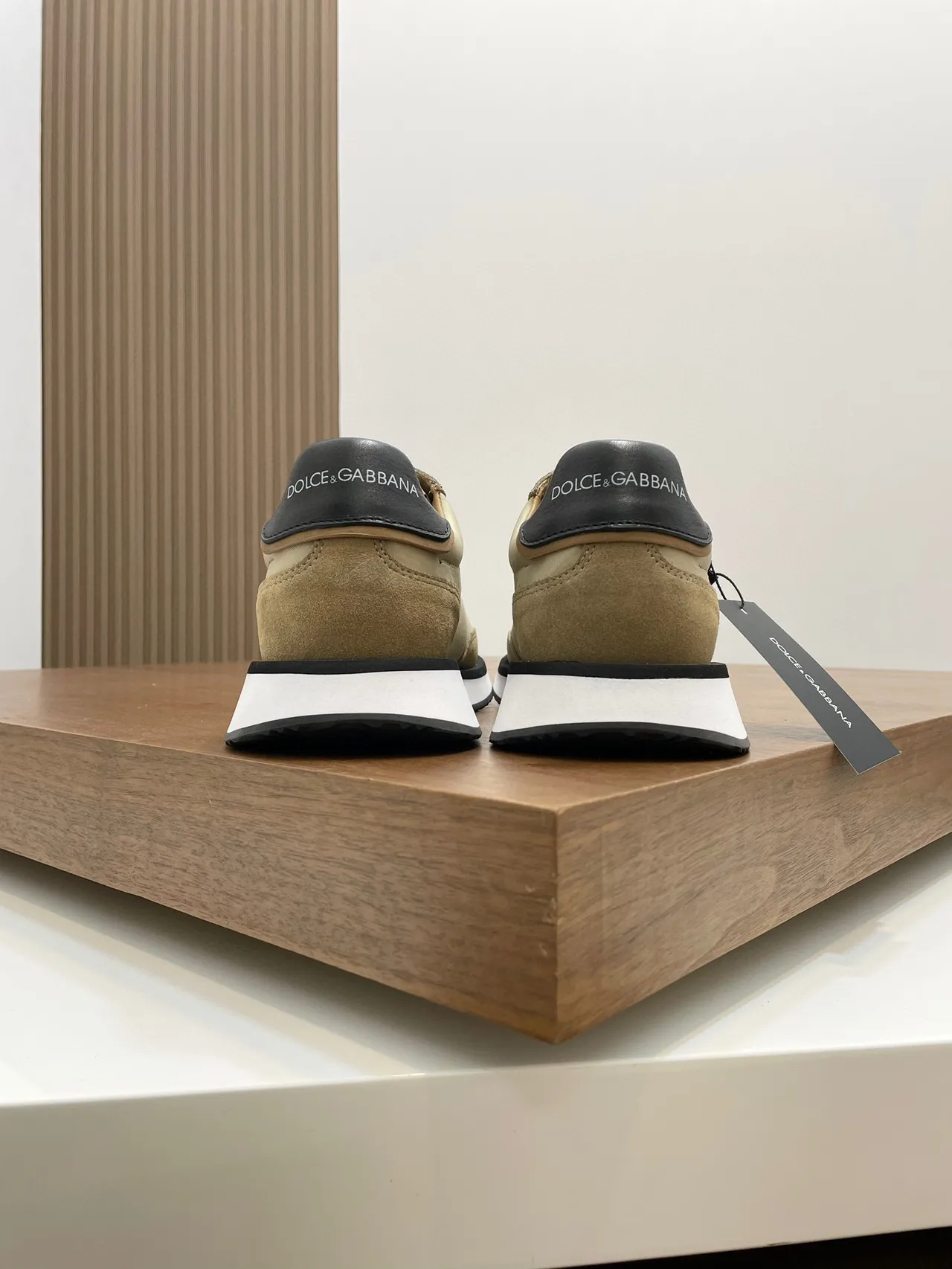 Dolce & Gabbana Portofino Beige Negro Retro Runner Silhouette Ante y Paneles Textiles Lifestyle Sneakers 3