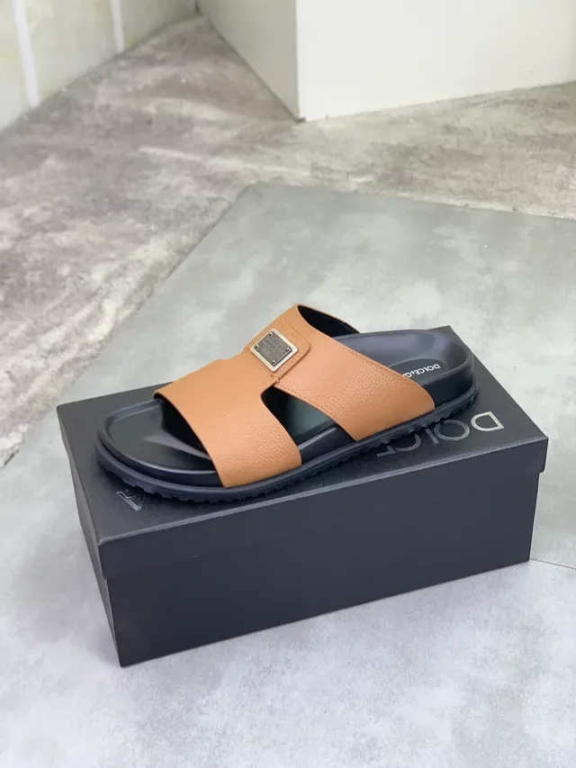 Dolce & Gabbana Portofino Sandales Marron Noir Cuir Texturé à Deux Brides Glissantes 4