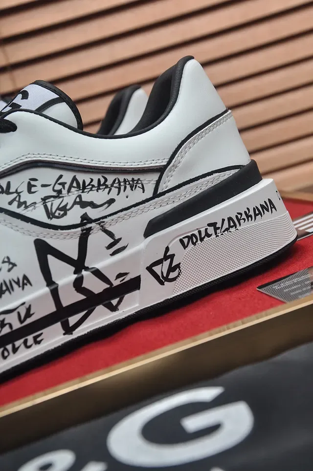 Dolce & Gabbana Brancas e Pretas Graffiti Plataforma Lifestyle Sneakers 2