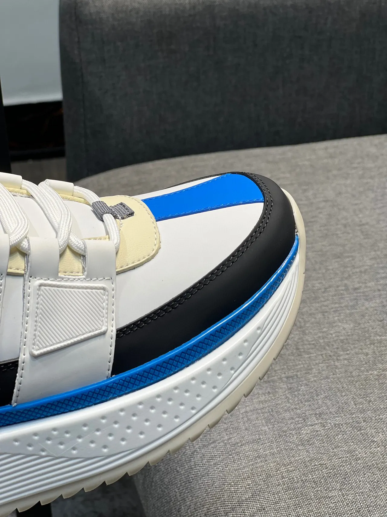 Dolce & Gabbana Blanco Azul Construcción de Múltiples Paneles Cierre de Correa Ancha Zapatillas 3