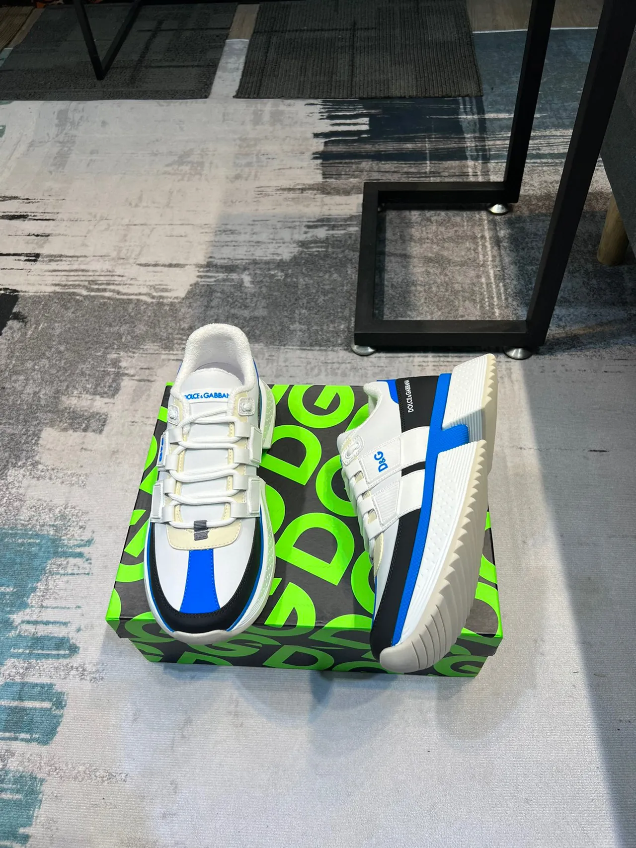 Dolce & Gabbana Blanco Azul Construcción de Múltiples Paneles Cierre de Correa Ancha Zapatillas 4