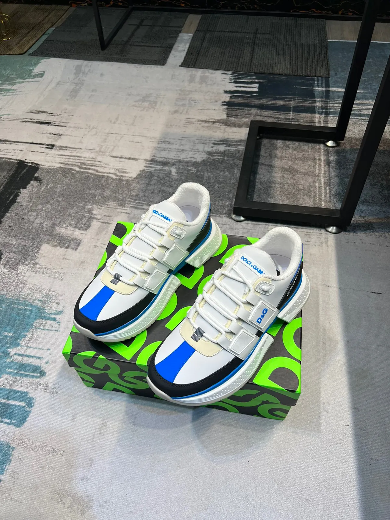 Dolce & Gabbana Blanco Azul Construcción de Múltiples Paneles Cierre de Correa Ancha Zapatillas 5