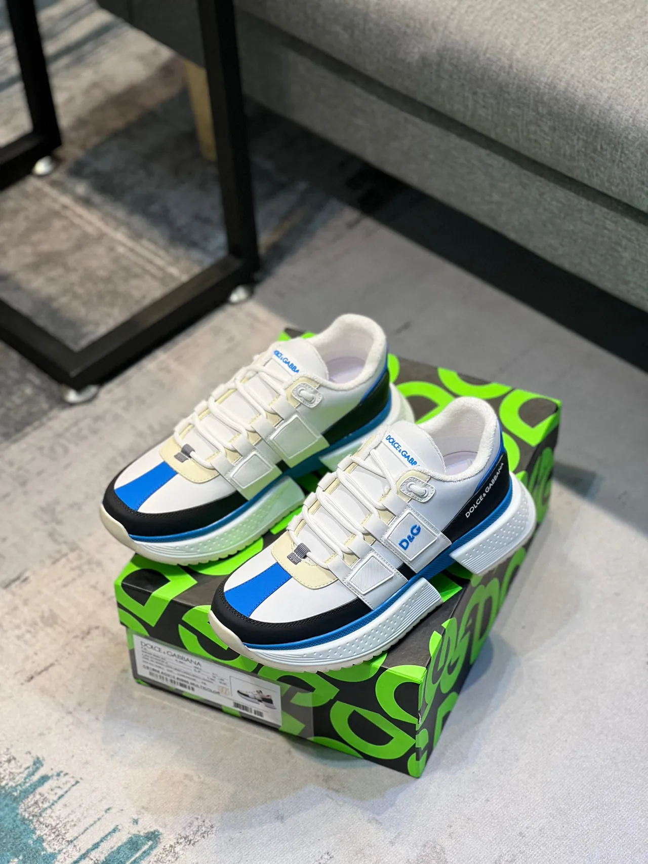 Dolce & Gabbana Blanco Azul Construcción de Múltiples Paneles Cierre de Correa Ancha Zapatillas 7