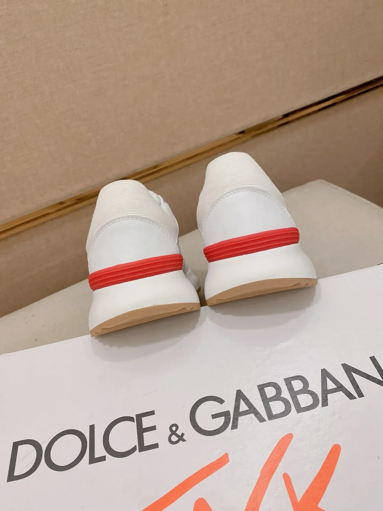 Dolce & Gabbana সাদা লাল চামড়া এবং টেক্সটাইল উপর ধাতব রূপালী সাইড প্যানেল লাইফস্টাইল স্নিকার 3