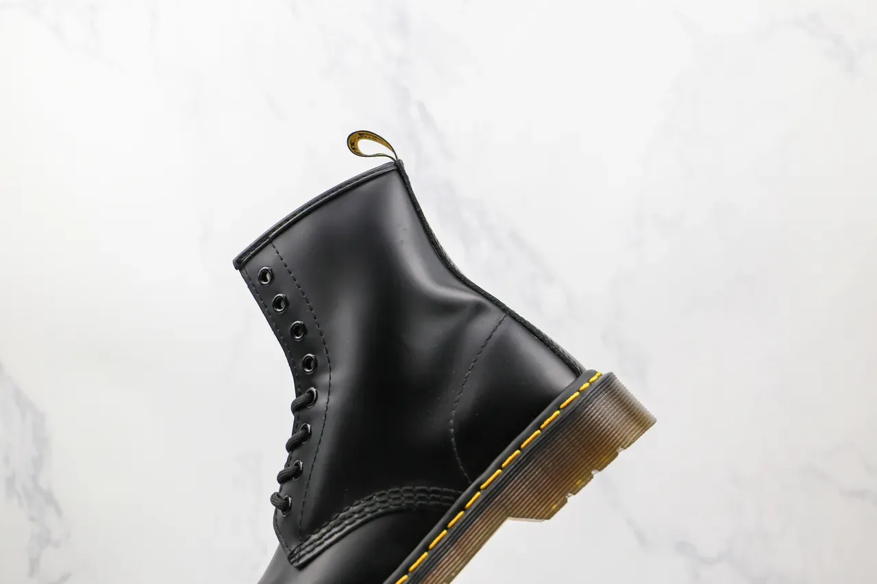 Botines Dr. Martens 1460 Cuir Noir Lisse Couture Jaune 4