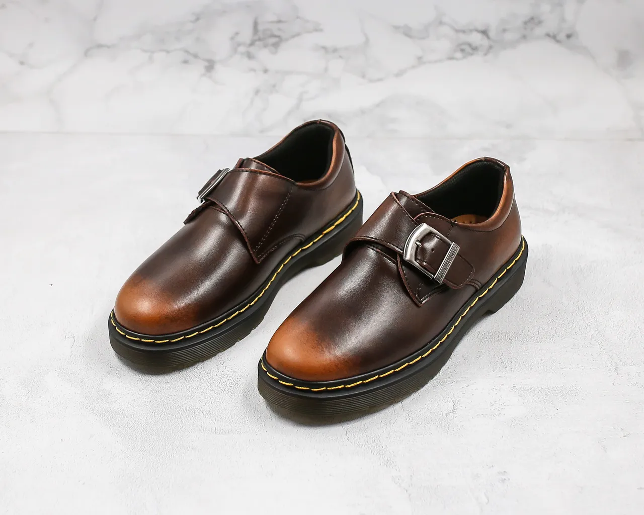Dr. Martens 1461 বাদামী চামড়ার একটি ফিতা মোনক জুতা 7