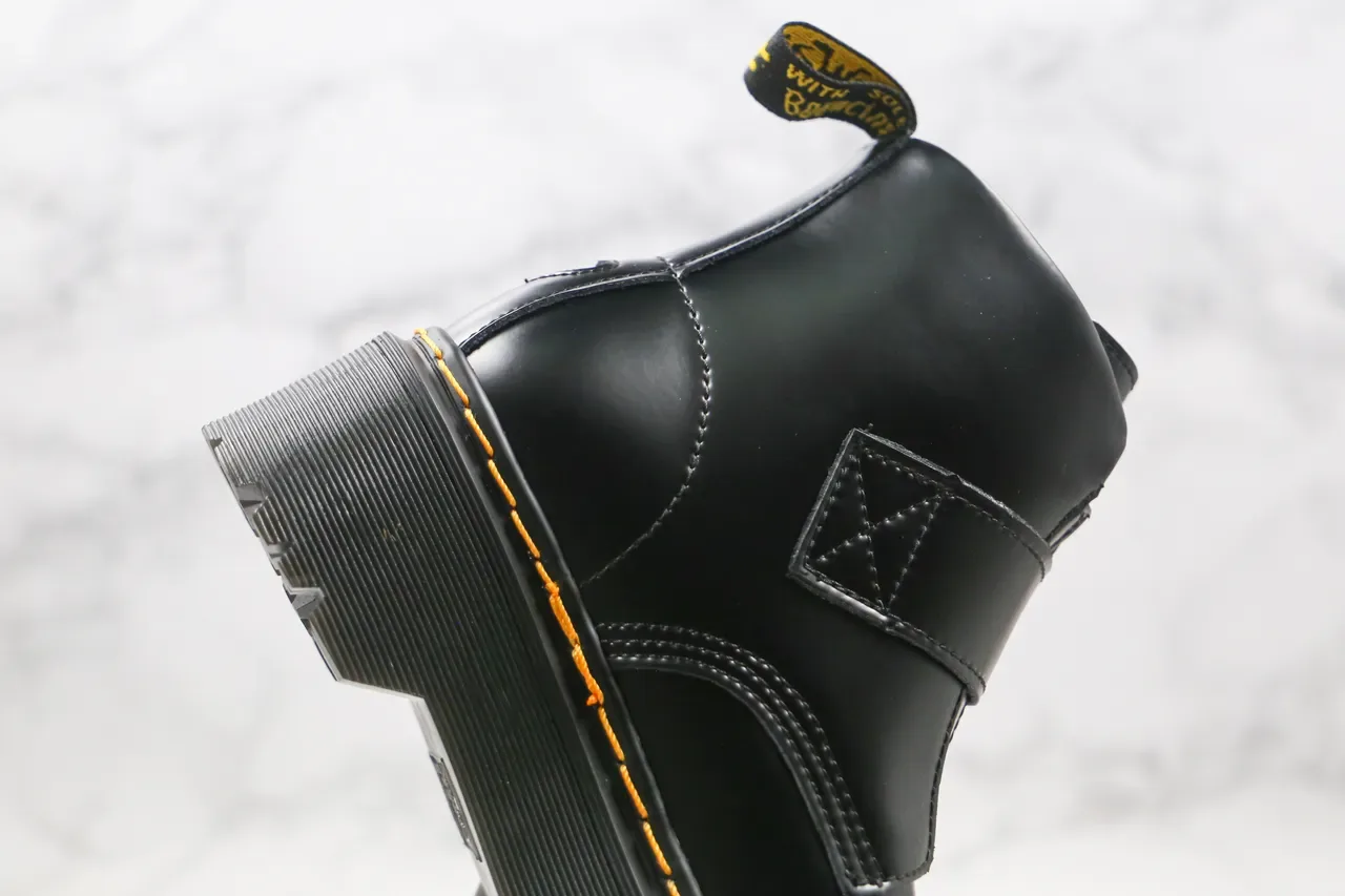 Dr. Martens Bottes de cheville à semelle plateforme noire jaune avec boucle en forme de cœur 5
