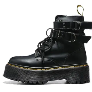 Dr. Martens Jadon Platform काला चमड़ा एंगल बूट